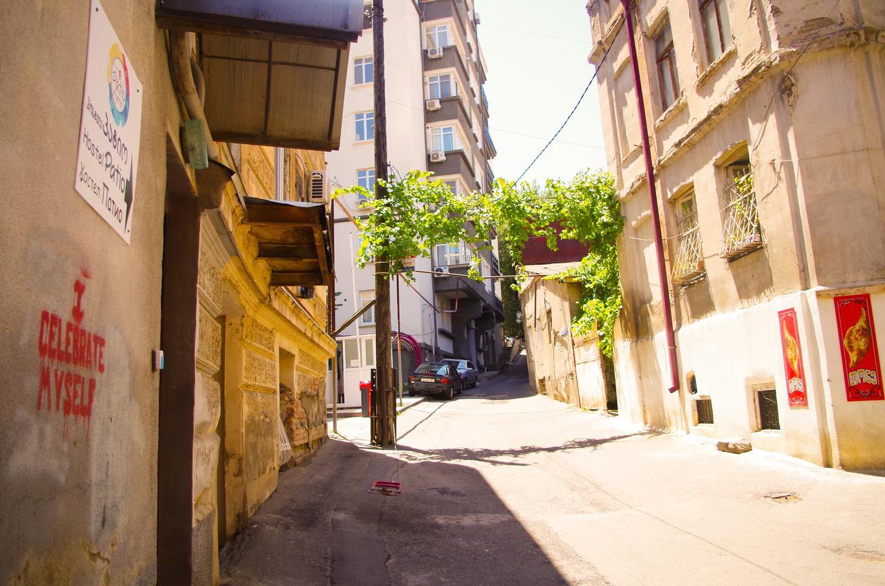 Patio Hostel Tbilisi Exteriör bild