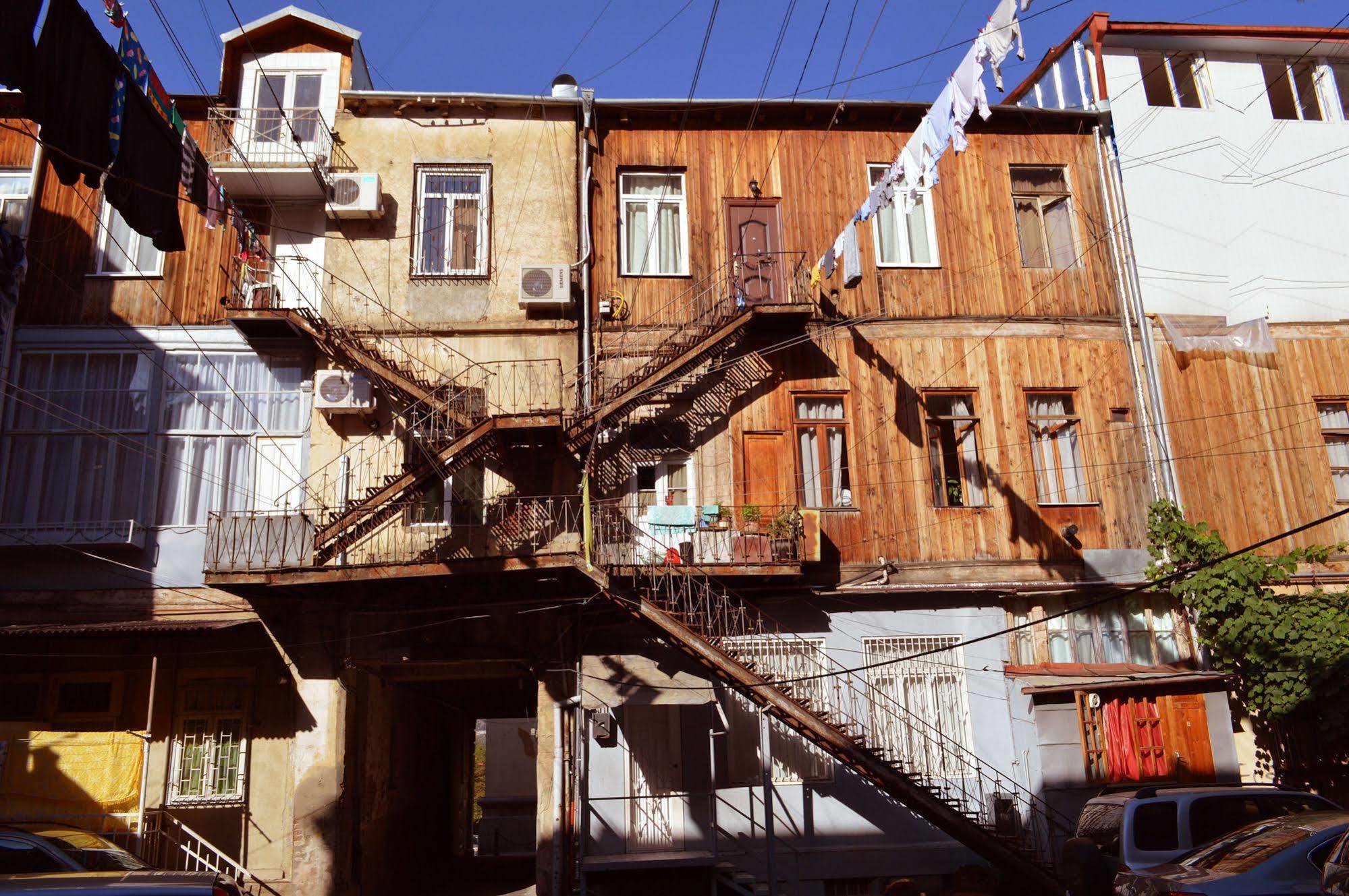 Patio Hostel Tbilisi Exteriör bild
