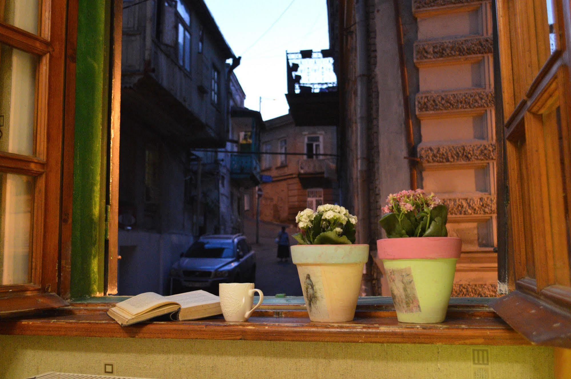 Patio Hostel Tbilisi Exteriör bild