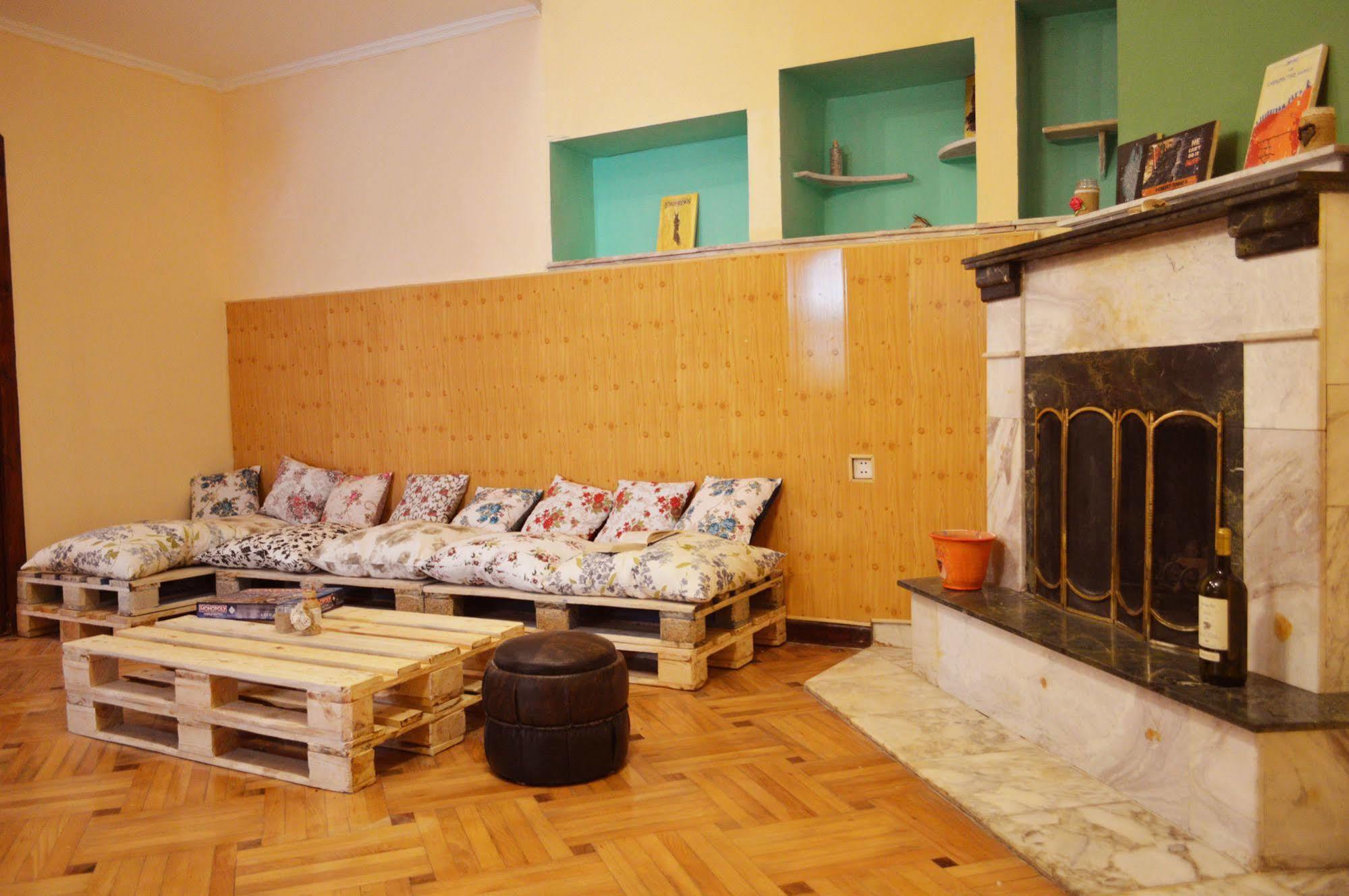 Patio Hostel Tbilisi Exteriör bild
